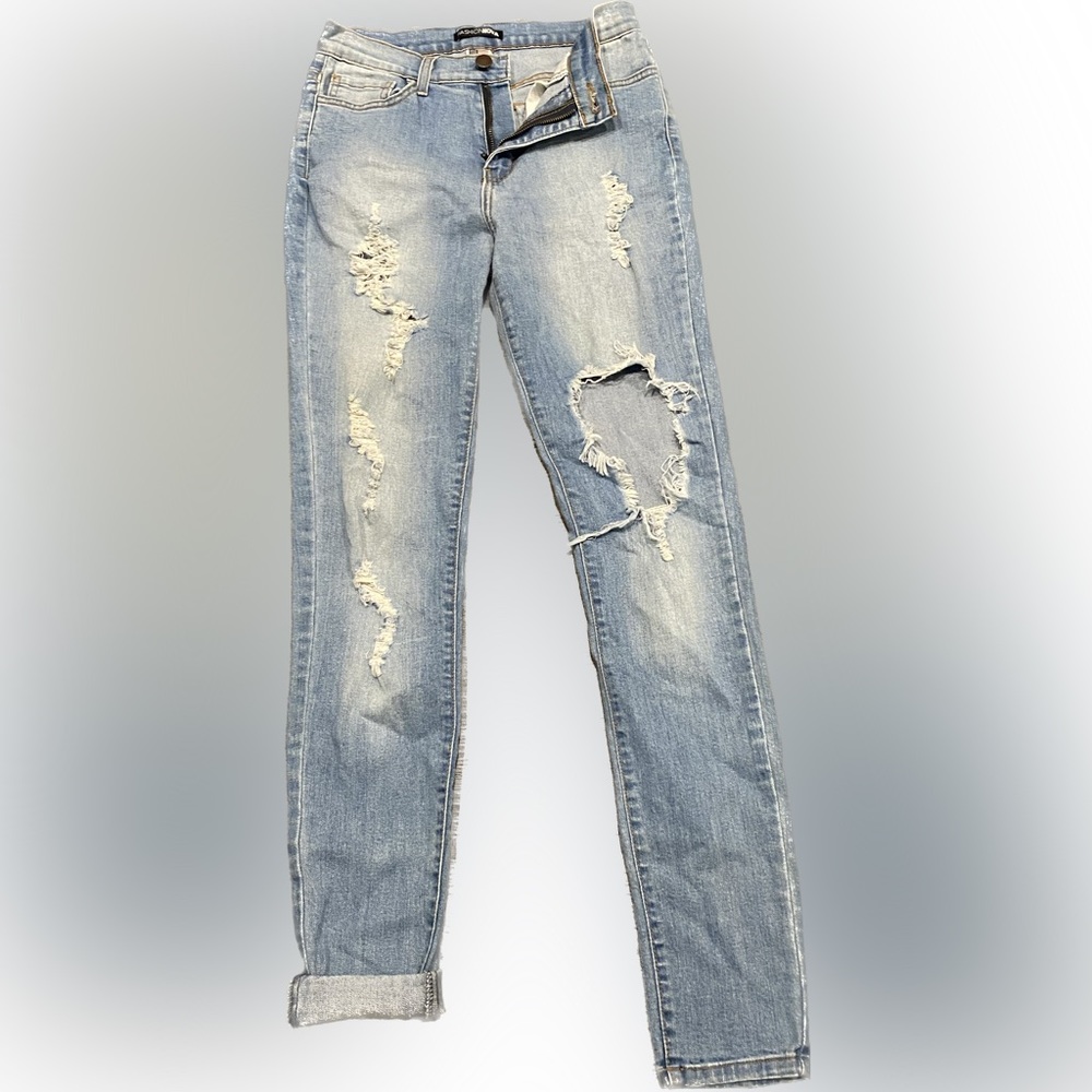 Fashion Nova Distressed Skinny Jean / Size: 27
